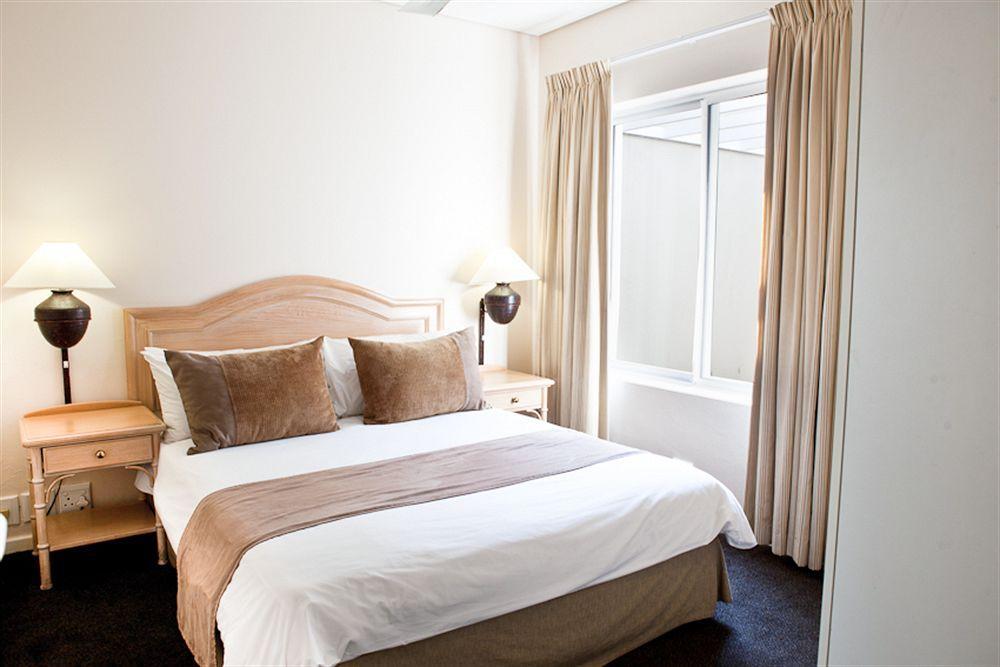 Dolphin Beach Hotel Self Catering Apartments Блаубергстранд Экстерьер фото