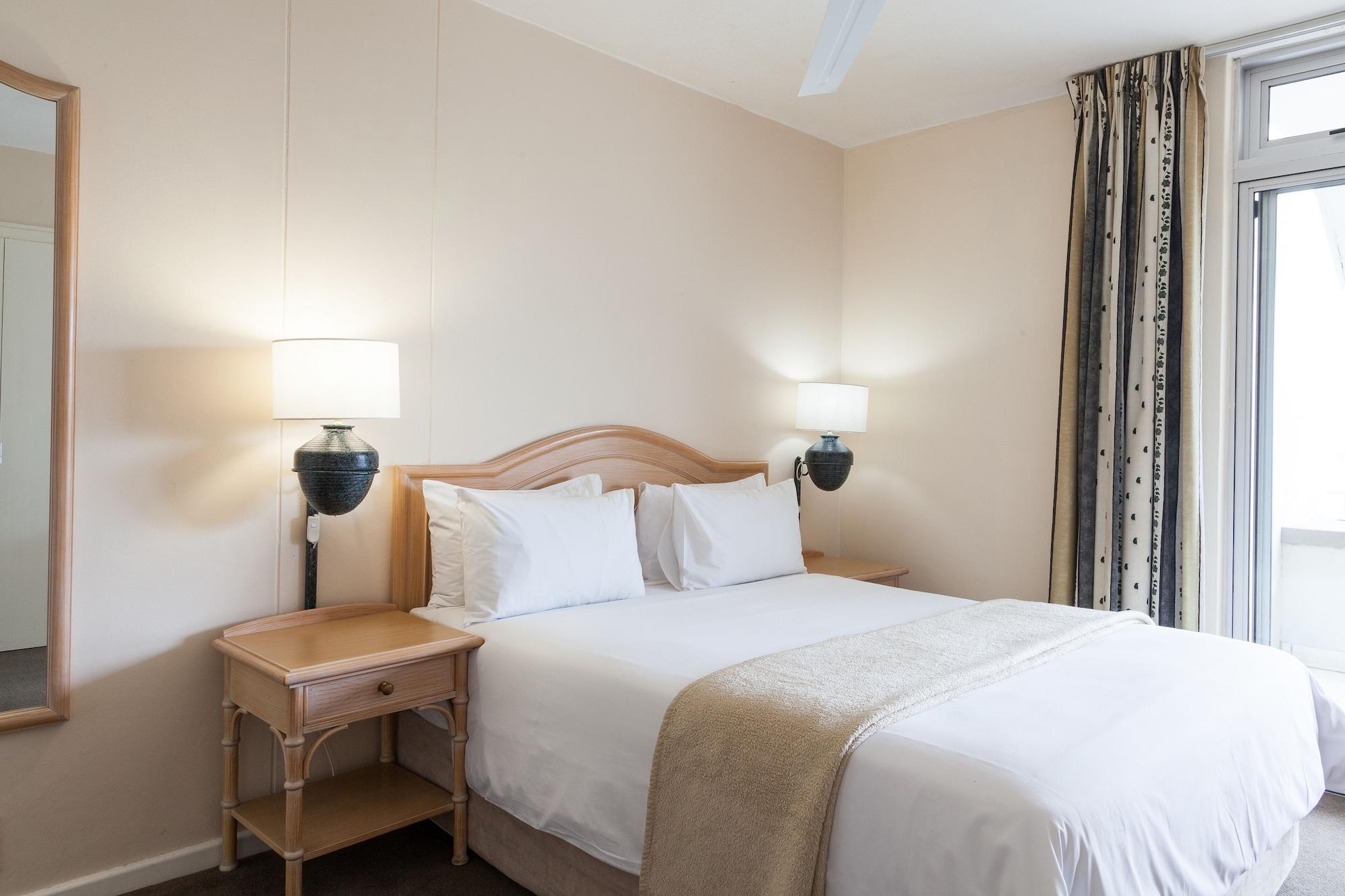 Dolphin Beach Hotel Self Catering Apartments Блаубергстранд Экстерьер фото