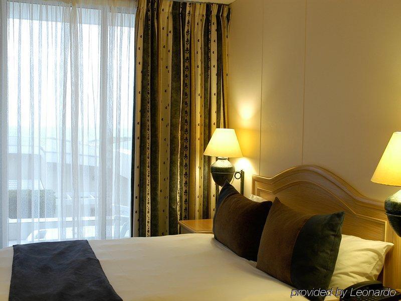 Dolphin Beach Hotel Self Catering Apartments Блаубергстранд Экстерьер фото