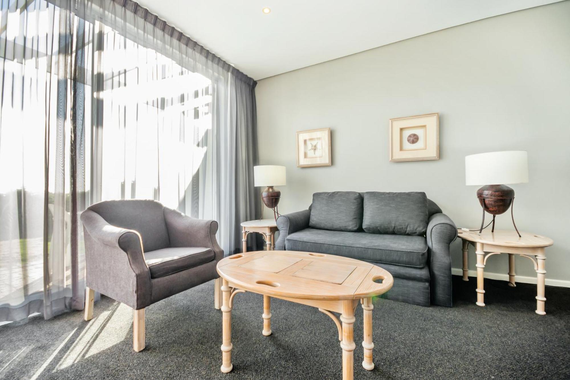 Dolphin Beach Hotel Self Catering Apartments Блаубергстранд Экстерьер фото