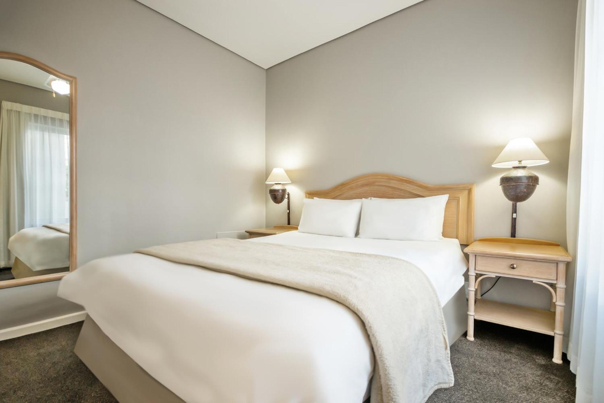 Dolphin Beach Hotel Self Catering Apartments Блаубергстранд Экстерьер фото