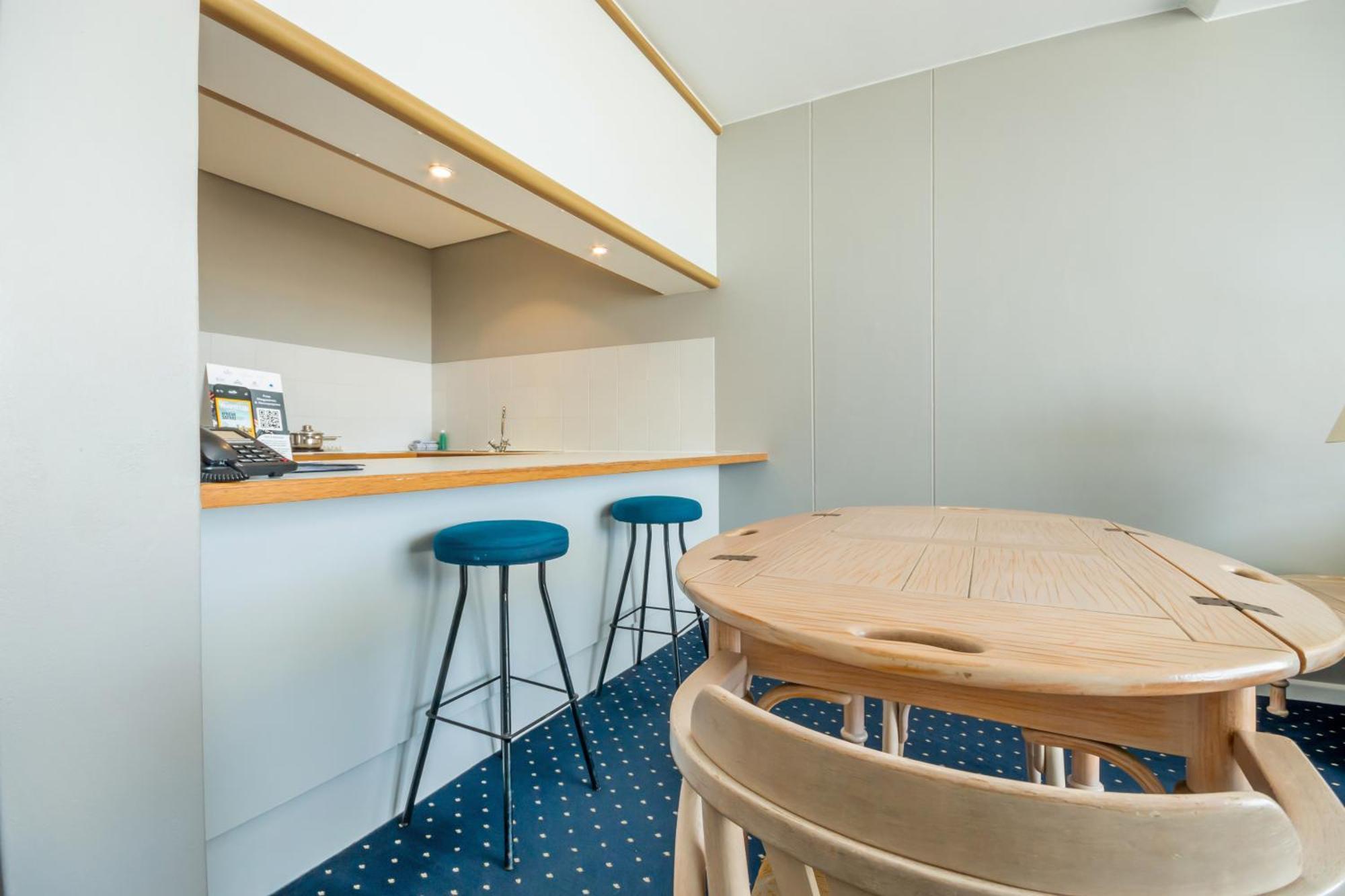 Dolphin Beach Hotel Self Catering Apartments Блаубергстранд Экстерьер фото