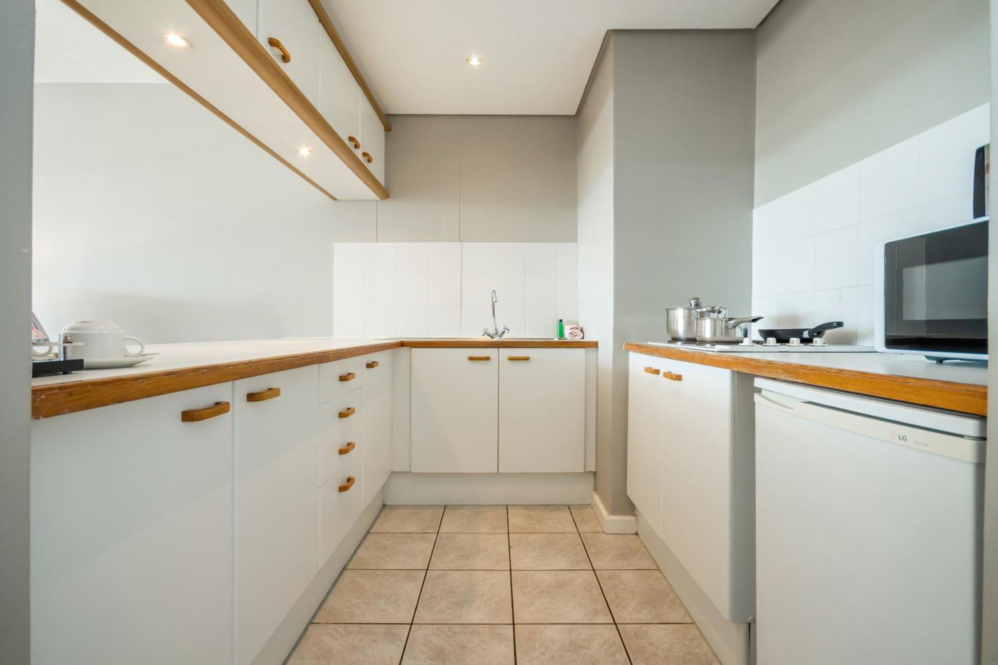 Dolphin Beach Hotel Self Catering Apartments Блаубергстранд Экстерьер фото