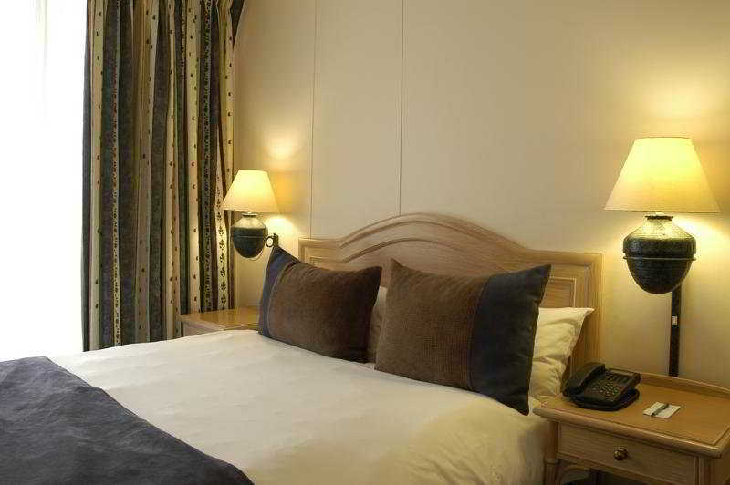 Dolphin Beach Hotel Self Catering Apartments Блаубергстранд Экстерьер фото